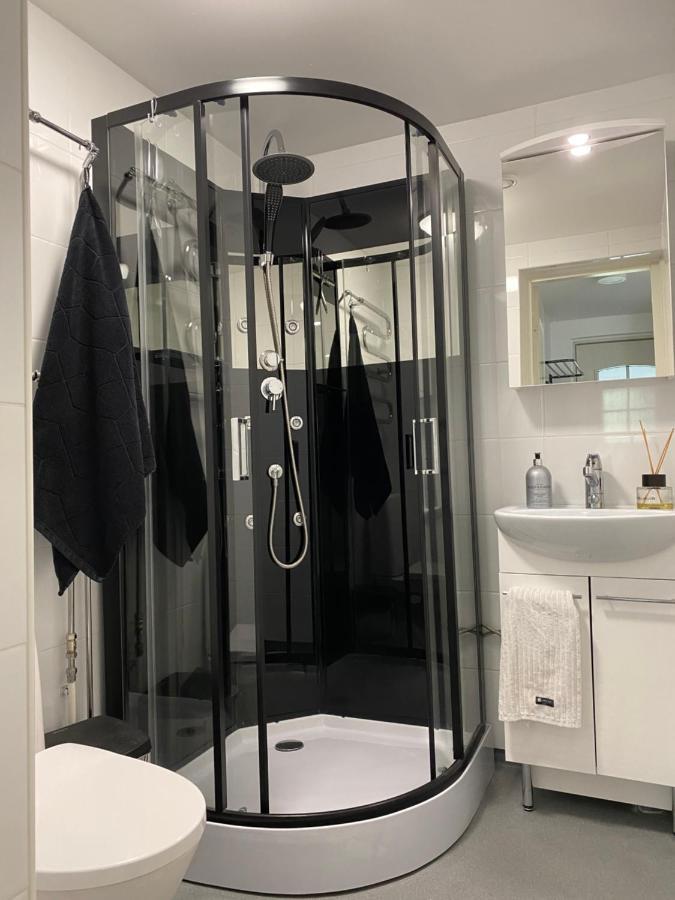 ⭑Modern Apt - King-Size Bed - Wifi -Self Check in⭑ Apartman Rovaniemi Kültér fotó
